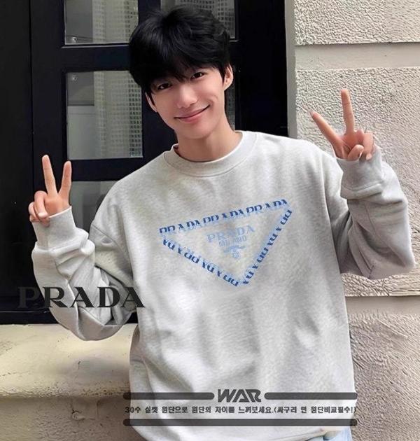 프** 레터링 삼각 디자인 밍크양기모 티셔츠