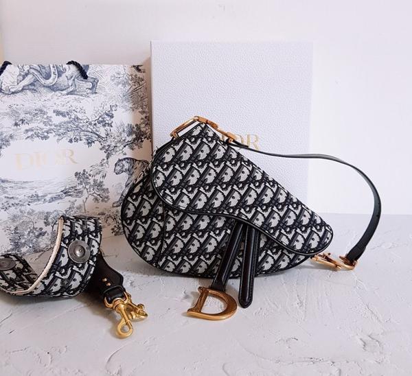 디* 고급 오블리크 클래식 다크 네이비 미듐 새들백